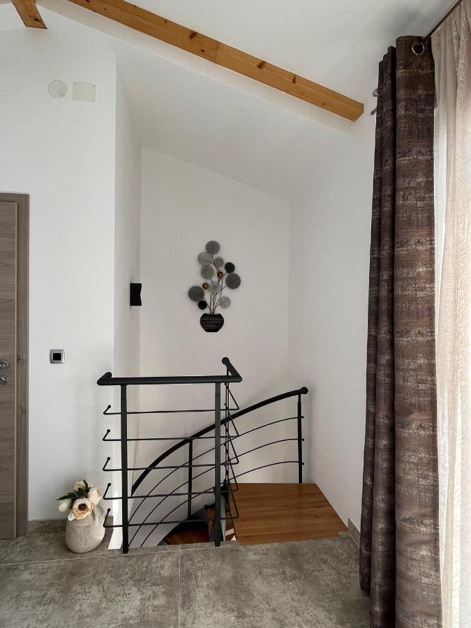 Apartman Sara S Pogledom Na More Lovran Exterior foto